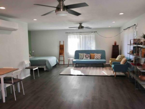 New studio near Yosemite with AC and kitchen